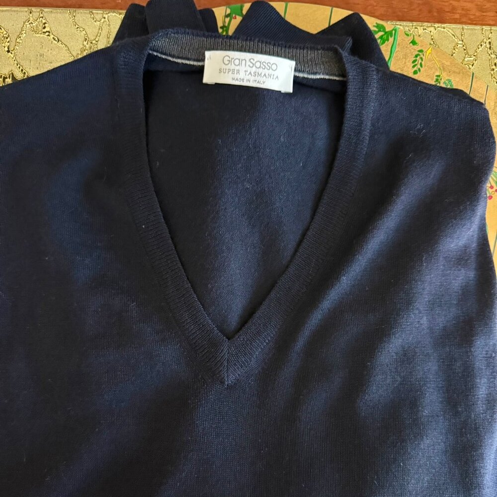 GRAN SASSO of Italy, Super Tasmania Navy VNeck Sweater, 100% VirginWool, Sz 52